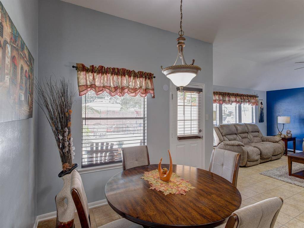 Breakfast Area next to Kitchen