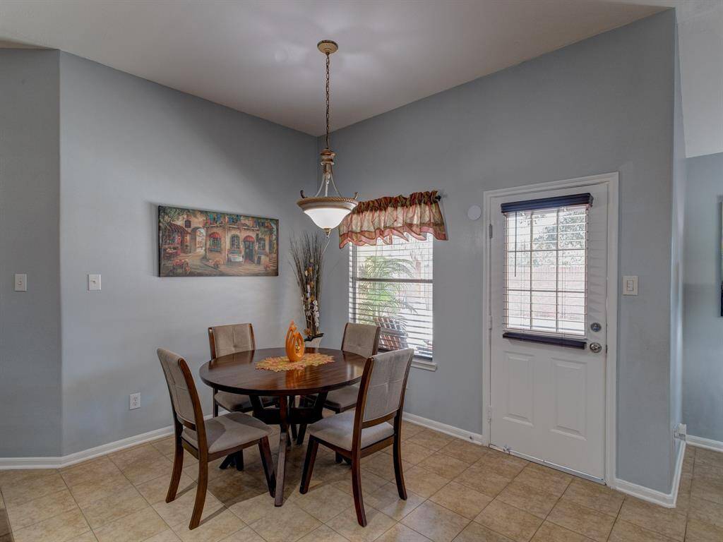 Breakfast Area next to Patio Door