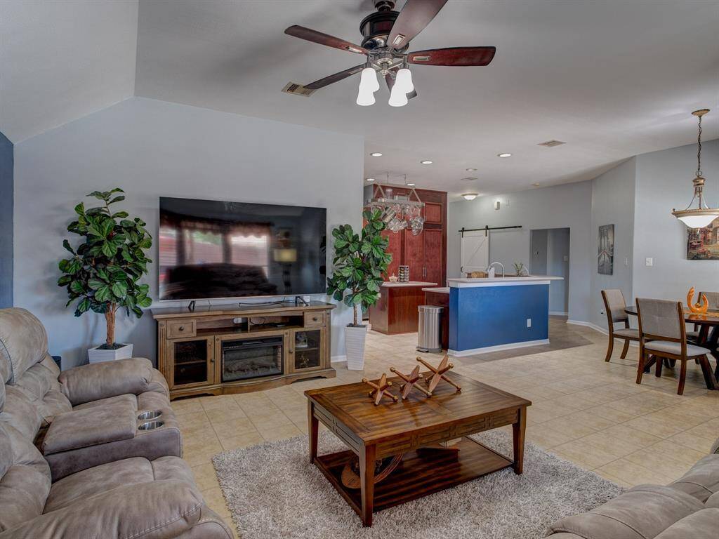 Living Room next to Kitchen and Breakfast area