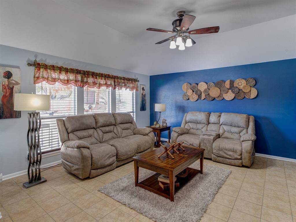Room to rest and watch your favorite movies !!
