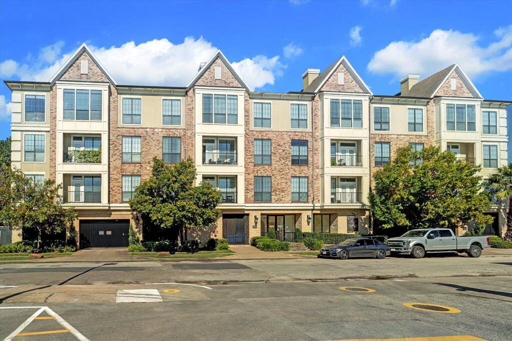 Well maintained attractive building in central location of Houston's inner loop.