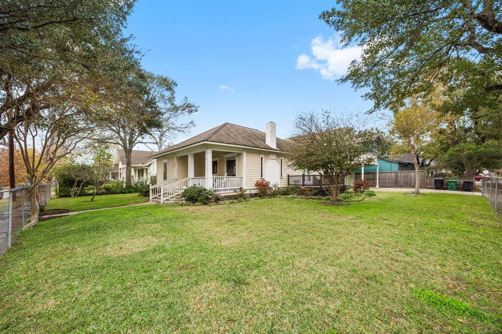 Oversized corner lot