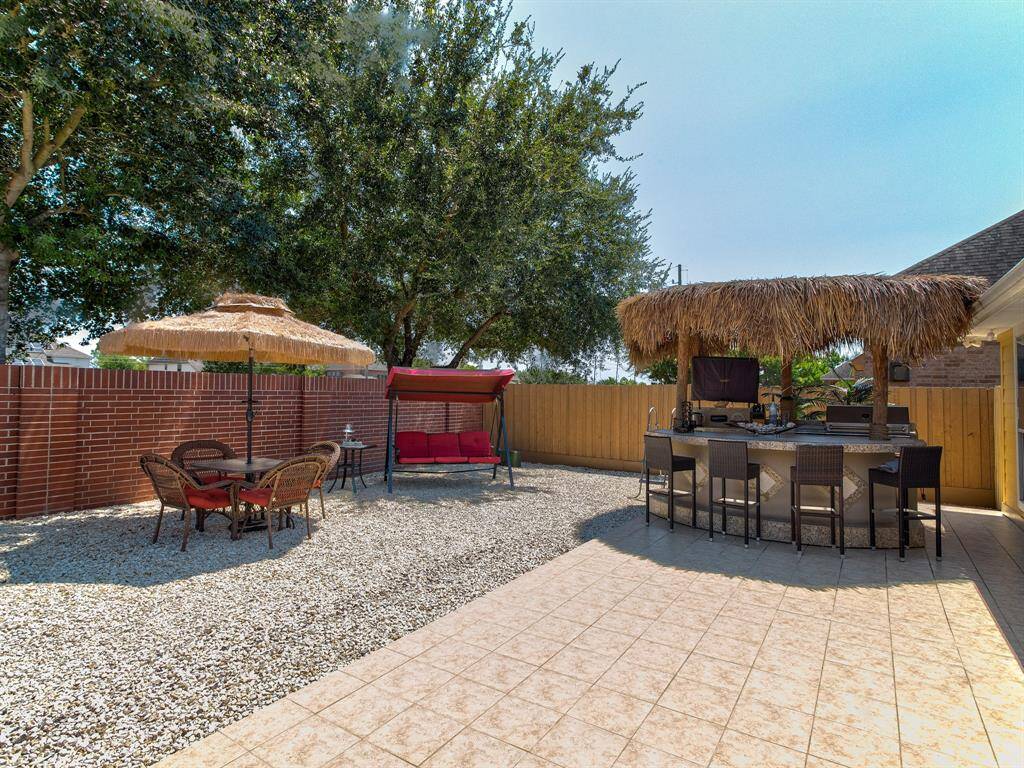 Outdoor BBQ Kitchen