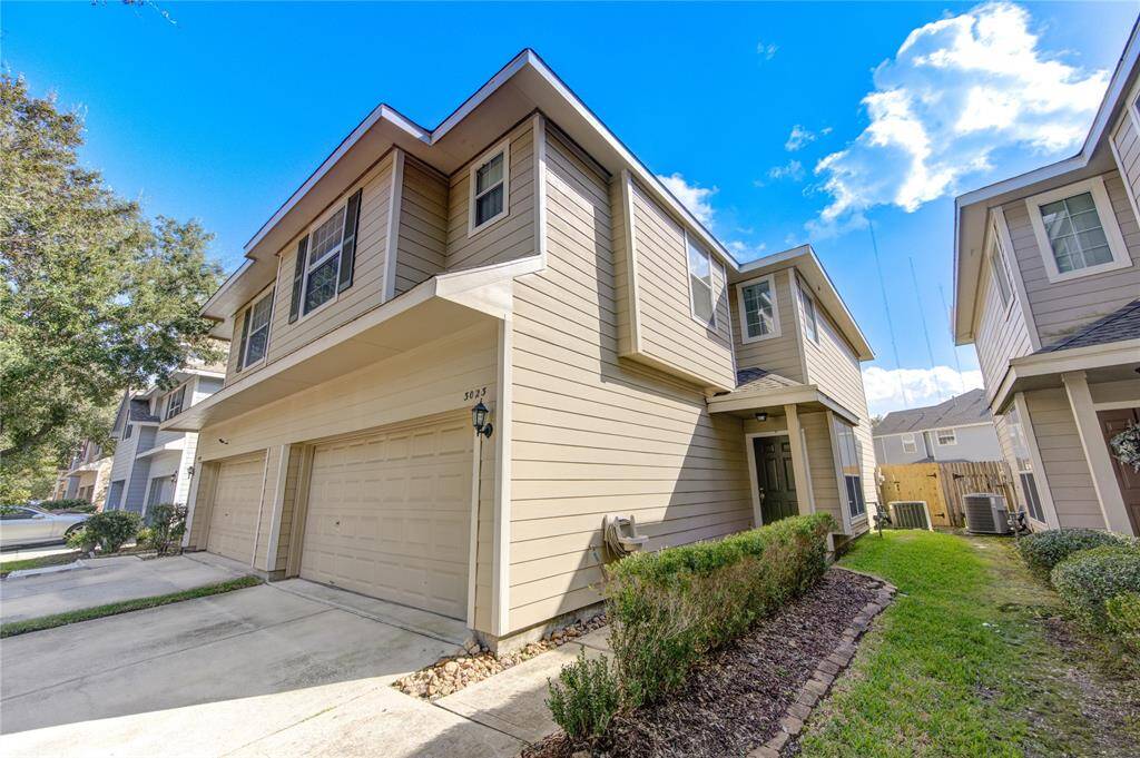 Low maintenance home! HOA maintains the exterior of the building.