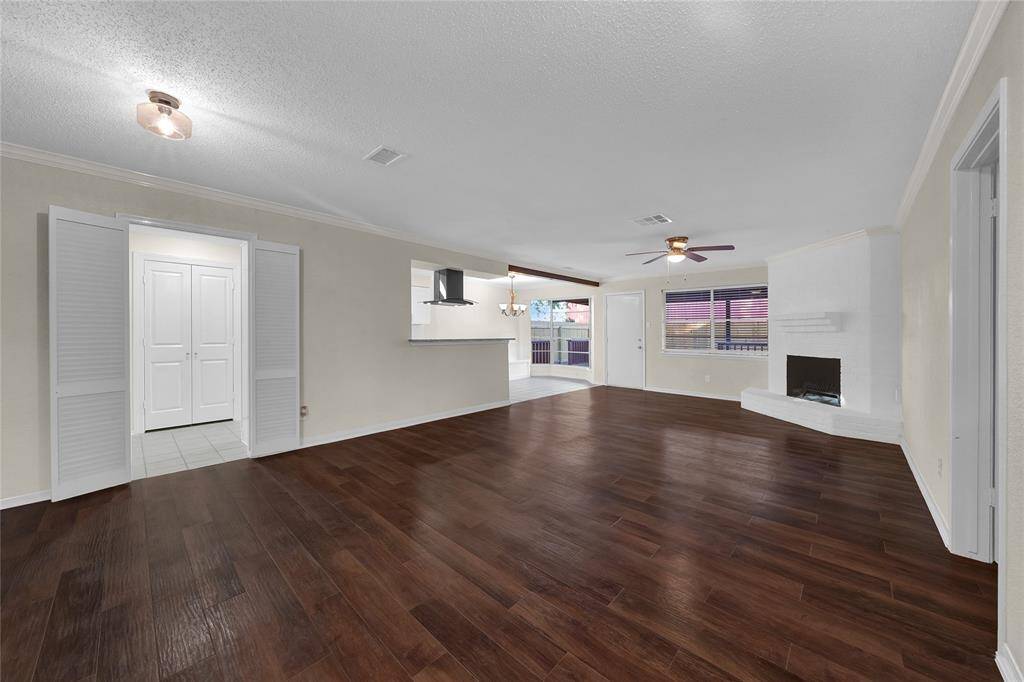 The home offers an open floor plan with a full dining & Breakfast area