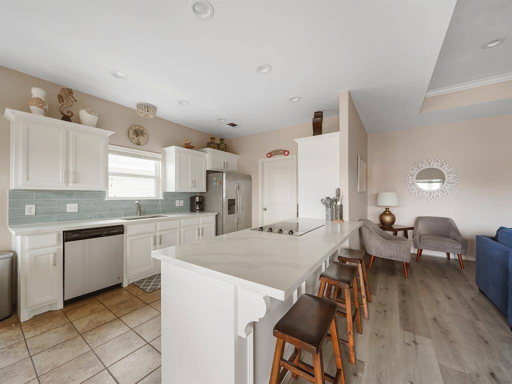 Light and bright kitchen