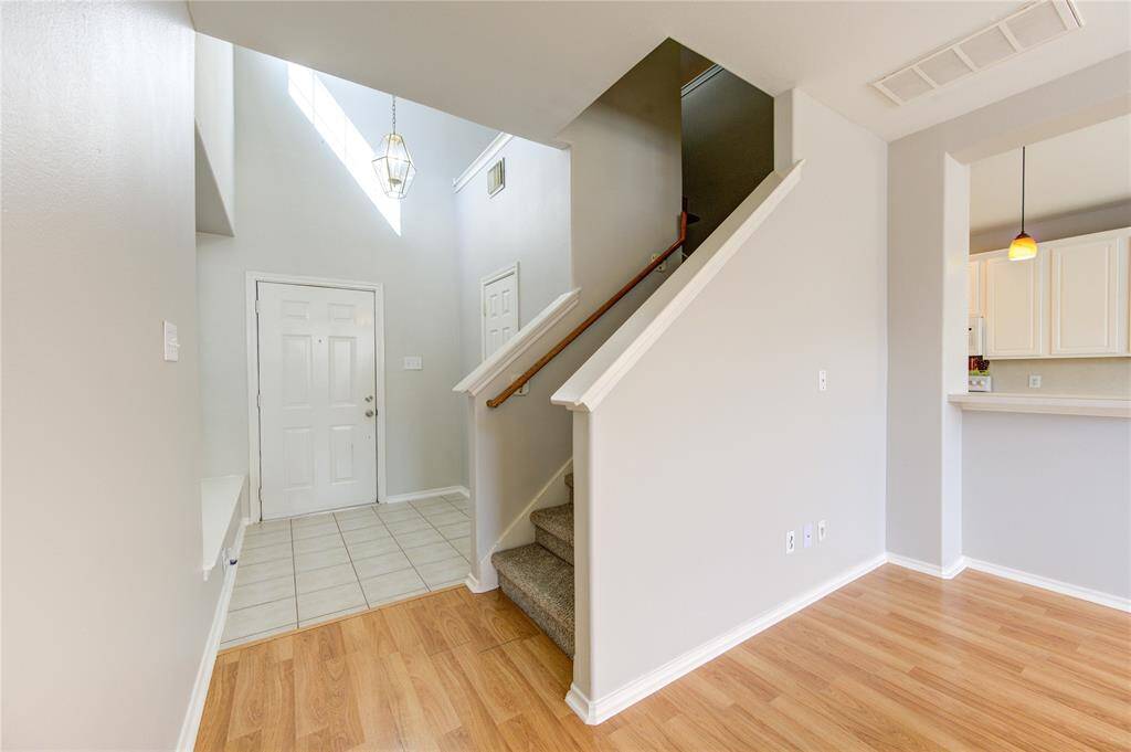 Another view of the foyer.