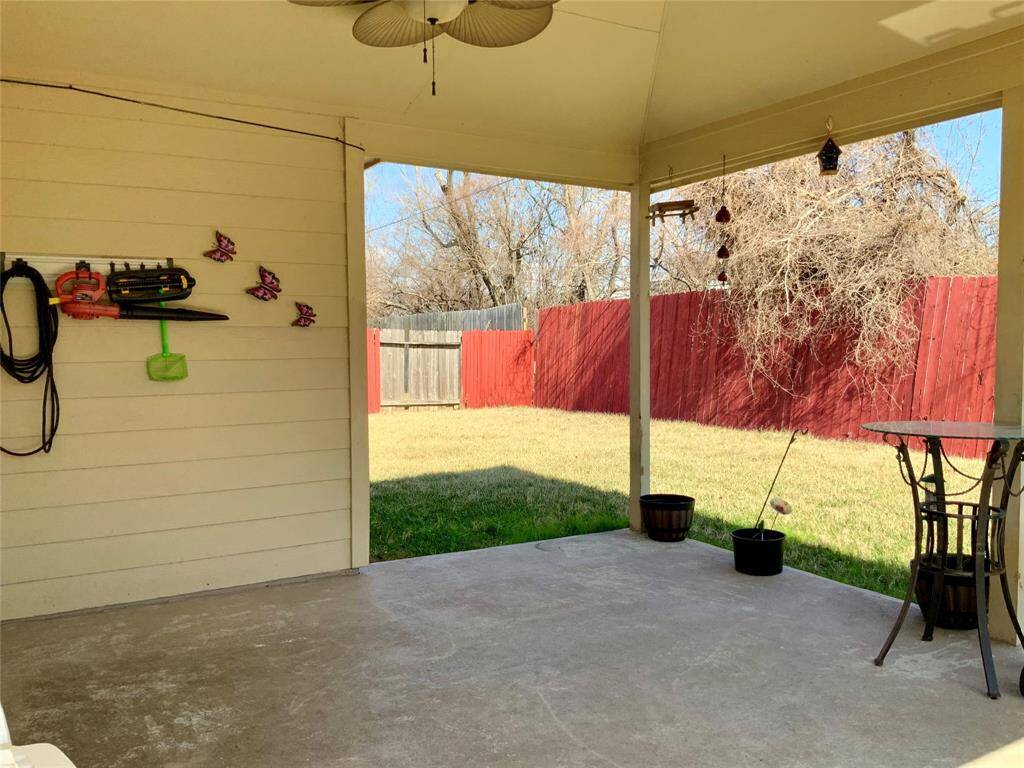 Back patio has ceiling fans (2)