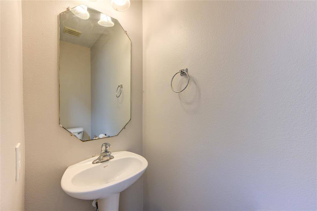 Powder room.