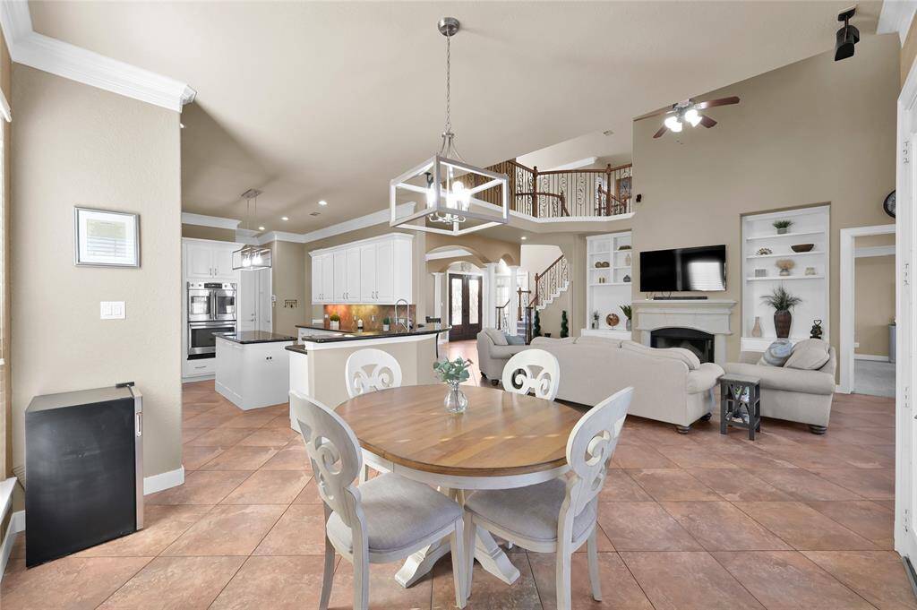 Lots of room for entertaining!