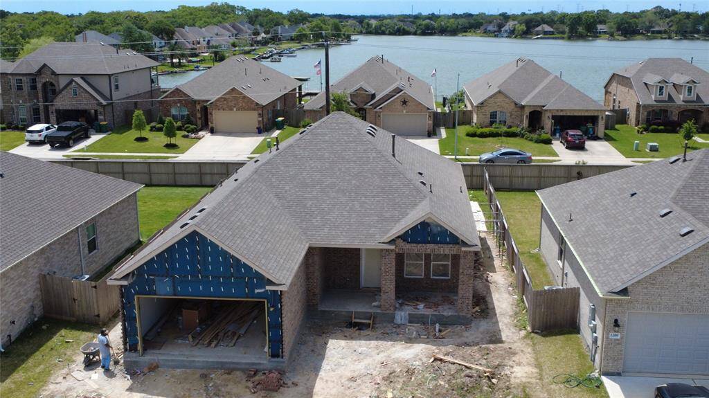 great neighborhood with lake access