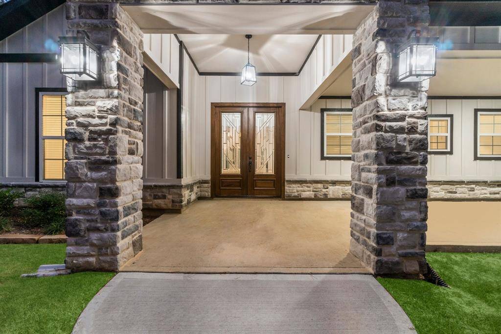WELCOME HOME! Let’s take a look inside!