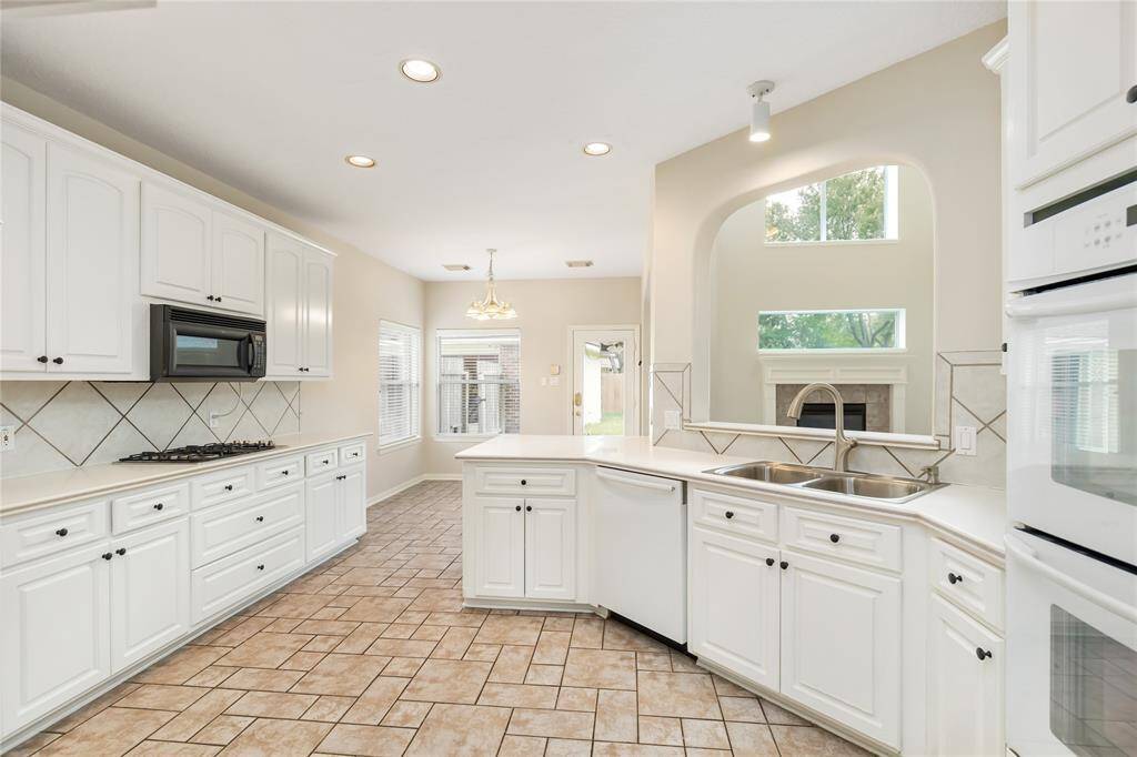 Efficiently designed, you'll make easy work of meal prep in this thoughtful kitchen