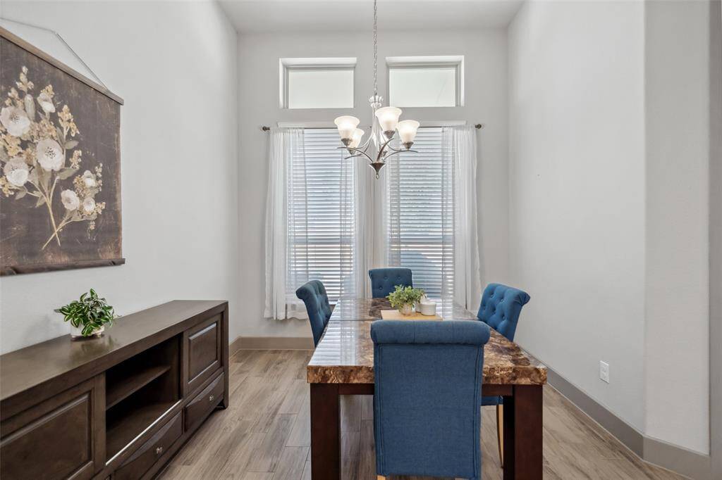 Large breakfast room