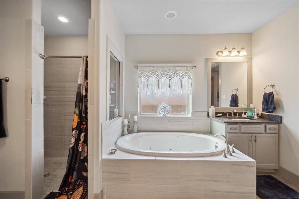 Jacuzzi tub and seperate shower