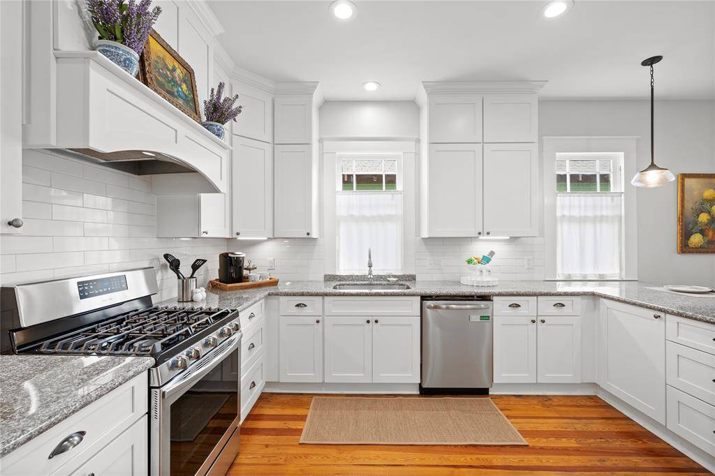 Large open kitchen with plenty of room for several cooks and family gatherings.  Look at all the countertop space!