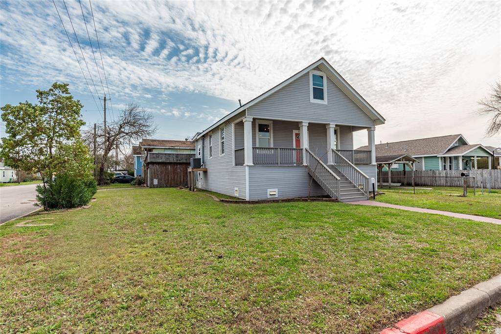LARGE CORNER LOT