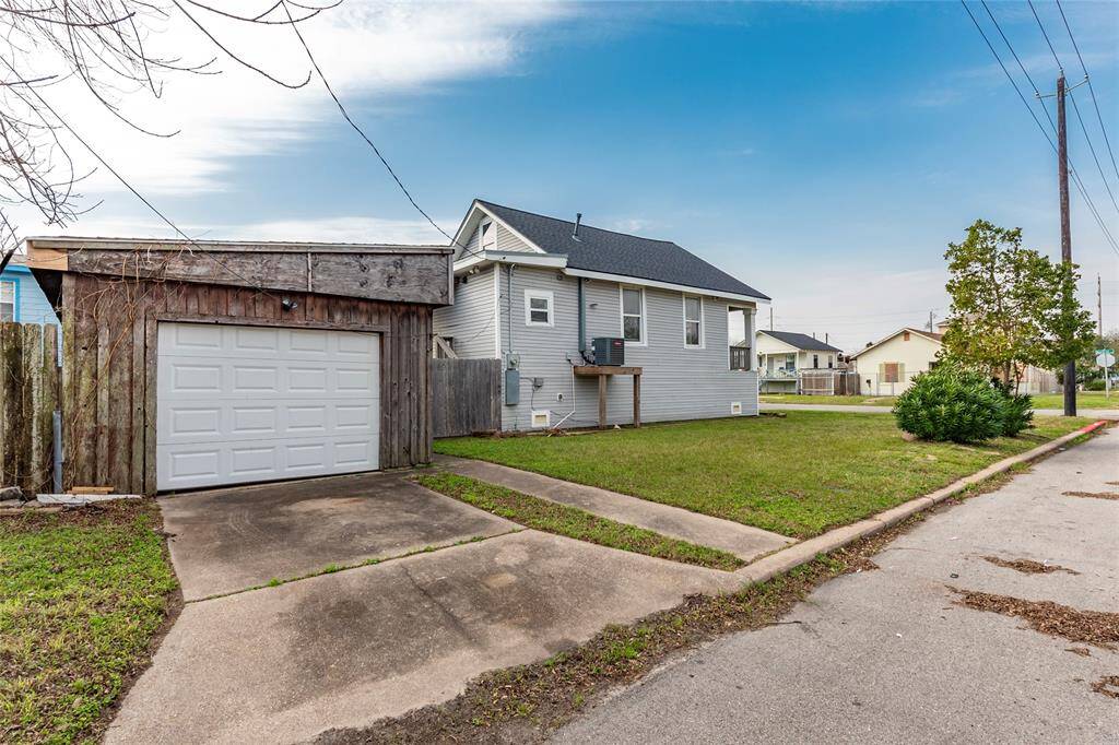 DETACHED GARAGE SPACE