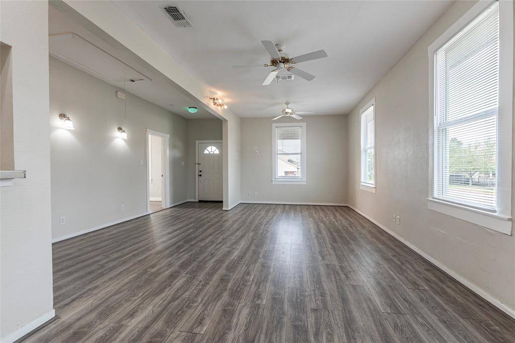DINIGN TO LIVING ROOM VIEW