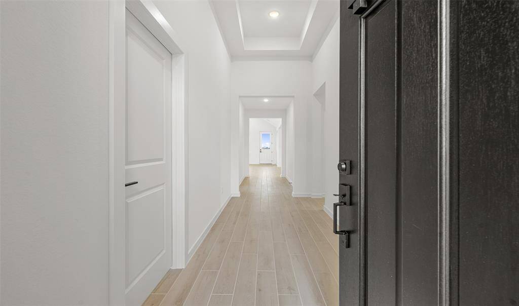 Welcoming foyer (*Photo not of actual home and used for illustration purposes only.)