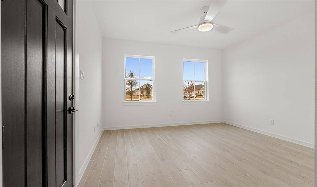 Extra suite Plus with private entrance and living room (*Photo not of actual home and used for illustration purposes only.)