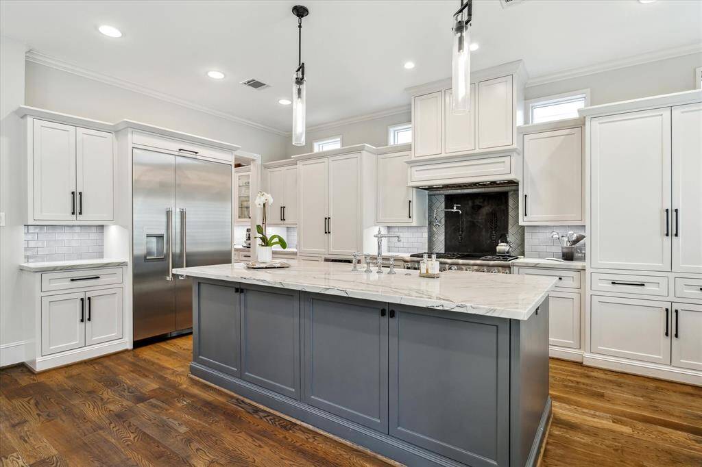 This amazing kitchen is as functional as it is pretty. The Kitchen offers Giotto quartzite counters, Thermador appliances including a 6-burner gas range with oven and warming drawer. The Shaw's farm sink, a pot filler and amazing custom storage are wonderful details that will make your heart sing.