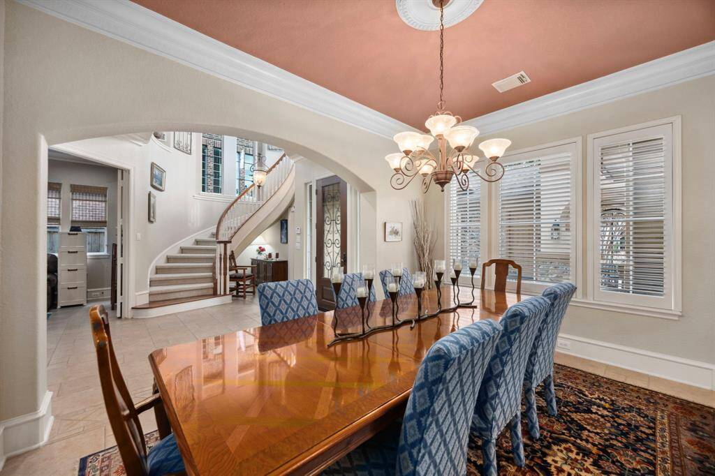 Another look at the formal dining.