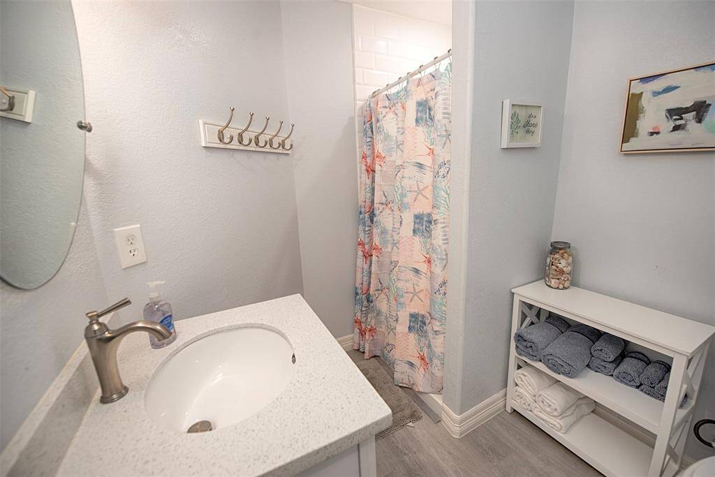 2nd Bathroon