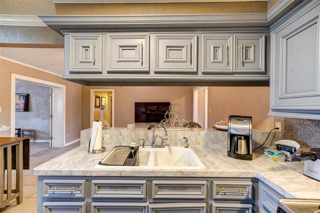 Another view of the kitchen.