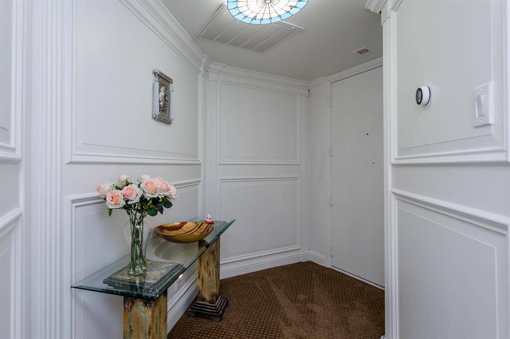 Direct entrance to the 27th floor which has the primary bedroom and andother secondary bedroom