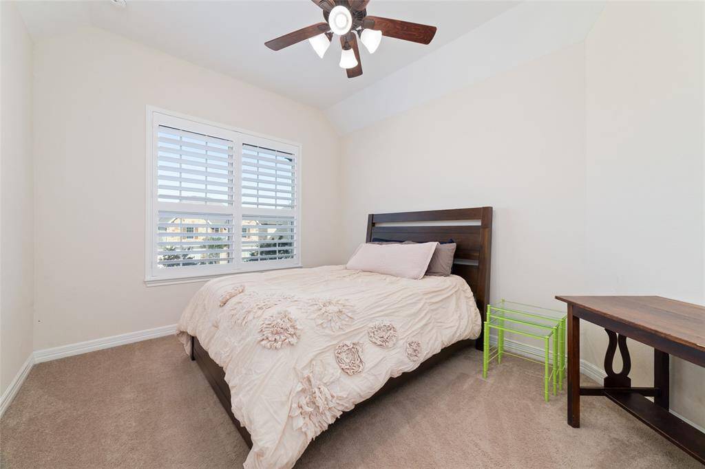 secondary bedroom with personal bathroom
