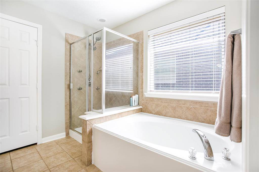 Relaxing garden tub
