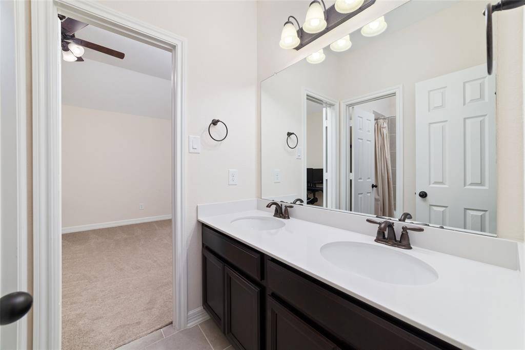 shared bath with double vanity
