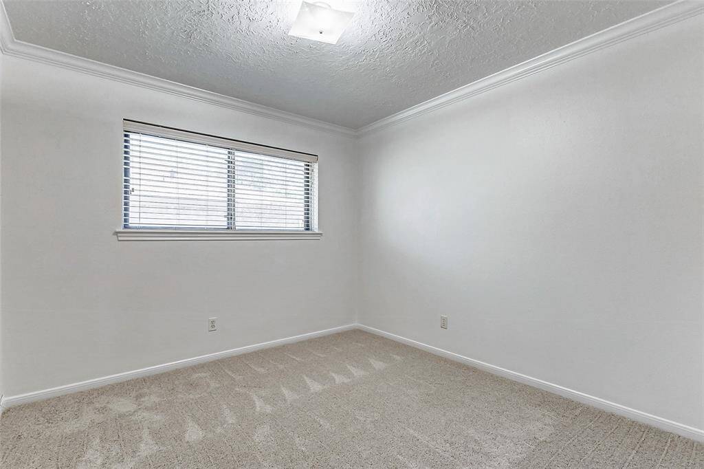 Each additional bedroom offers bothcomfort and style, with ample spaceand neutral colors that cater todiverse tastes and needs, ensuringthat every member of the householdenjoys their own private sanctuary.Take note of the fitted blinds and recently replaced carpet.