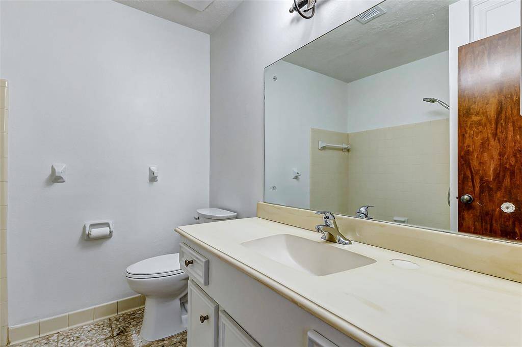 Other highlights include a recently installed commode and a versatile tub/shower combination, providing both comfort and convenience.