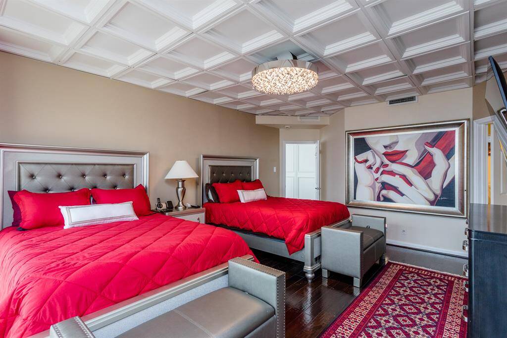 Secondary bedroom on the 27th floor
