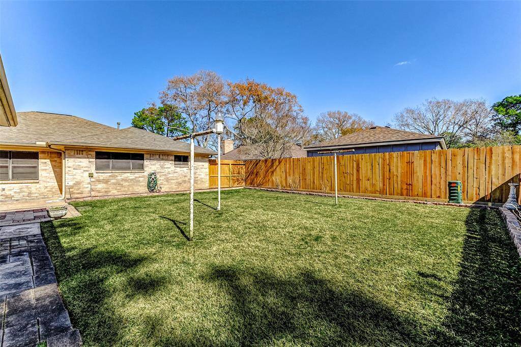 Whether you're relaxing with a book,hosting a barbecue, or tending toyour garden, this inviting spaceoffers endless opportunities forenjoyment and relaxation, making itthe perfect place to unwind andconnect with nature.