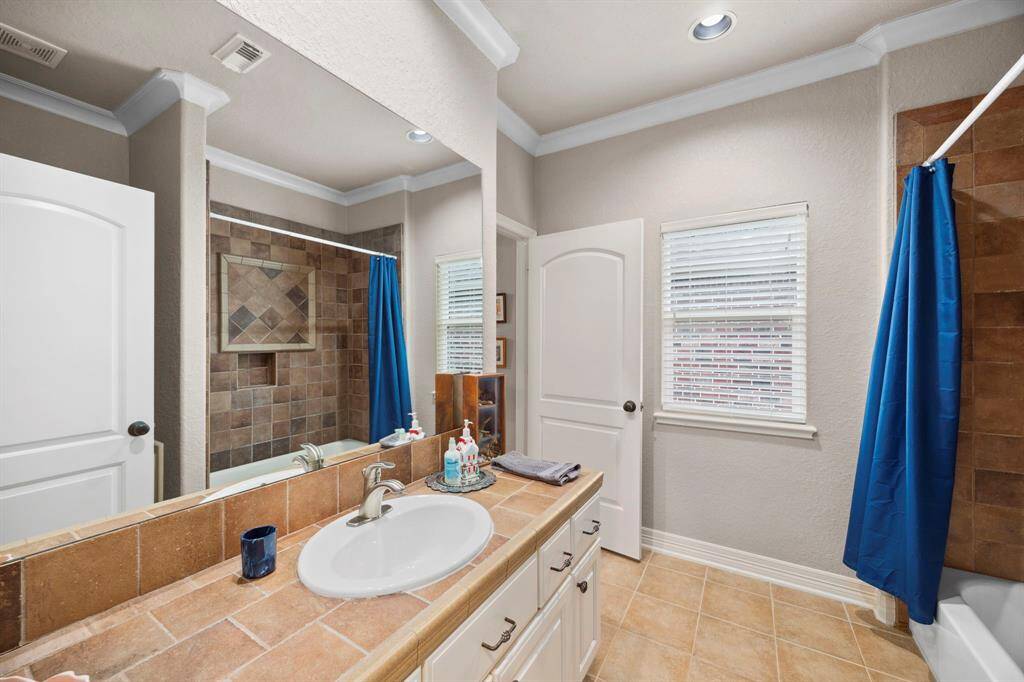 Full bath #4.