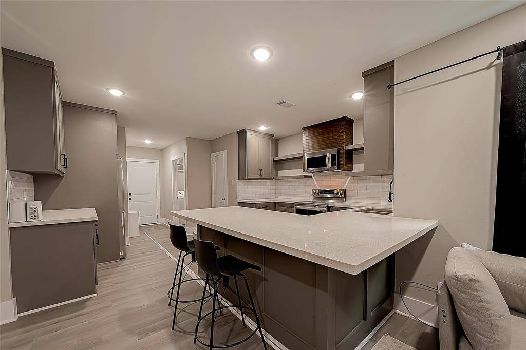 HUGE ISLAND WITH UPDATED KITCHEN