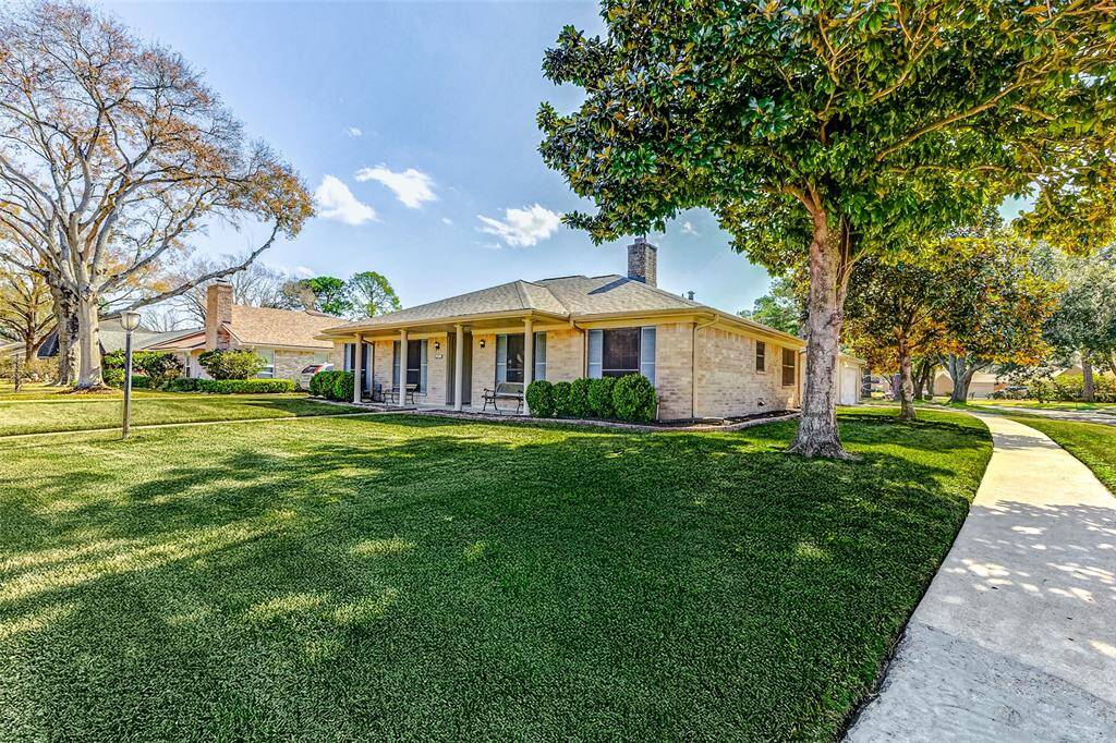 Don't miss out on the opportunity tocall this magnificent home yours!Schedule a viewing today anddiscover the countless possibilitiesthat await. 22439 Smokey Hill Drive isready for it's new homeowners!
