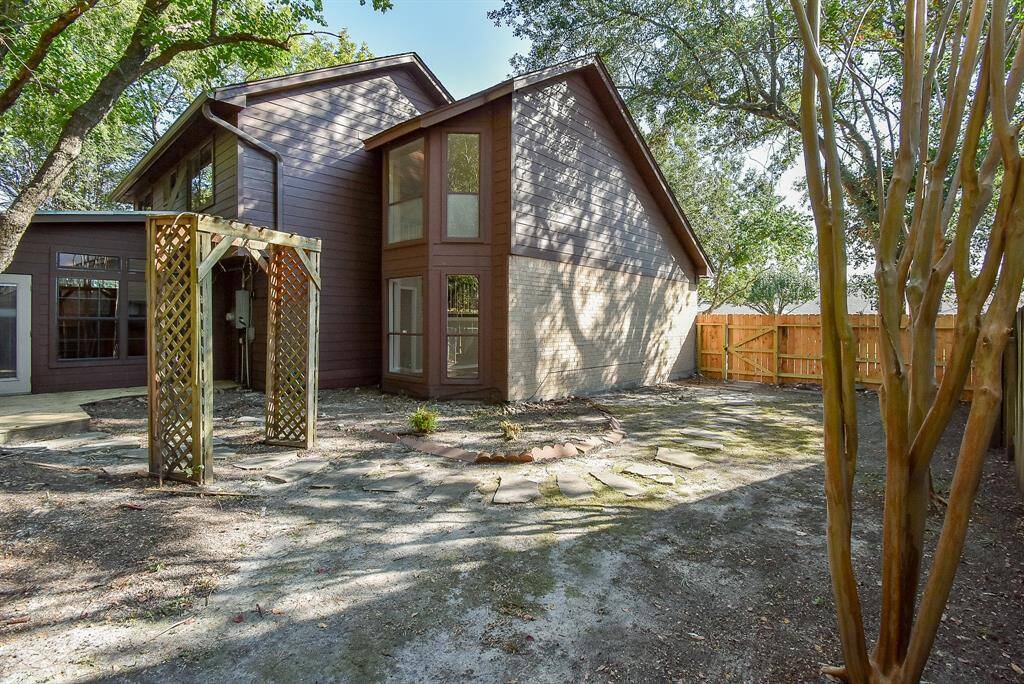 Large Side Yard