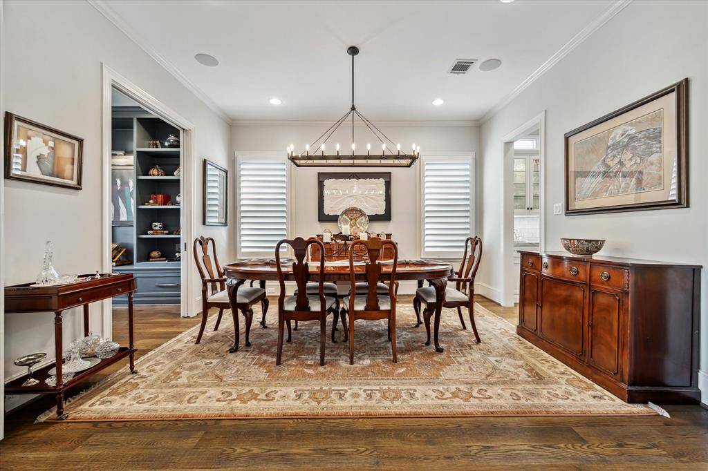The Dining Room is located between the Study and the Kitchen. This spacious room offers speakers and a Restoration Hardware chandelier. This is the perfect setting for your  next dinner party!