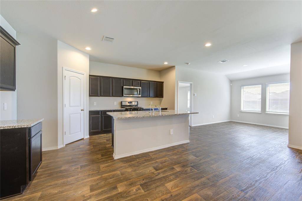 Kitchen provides an easy workspace and counter space.