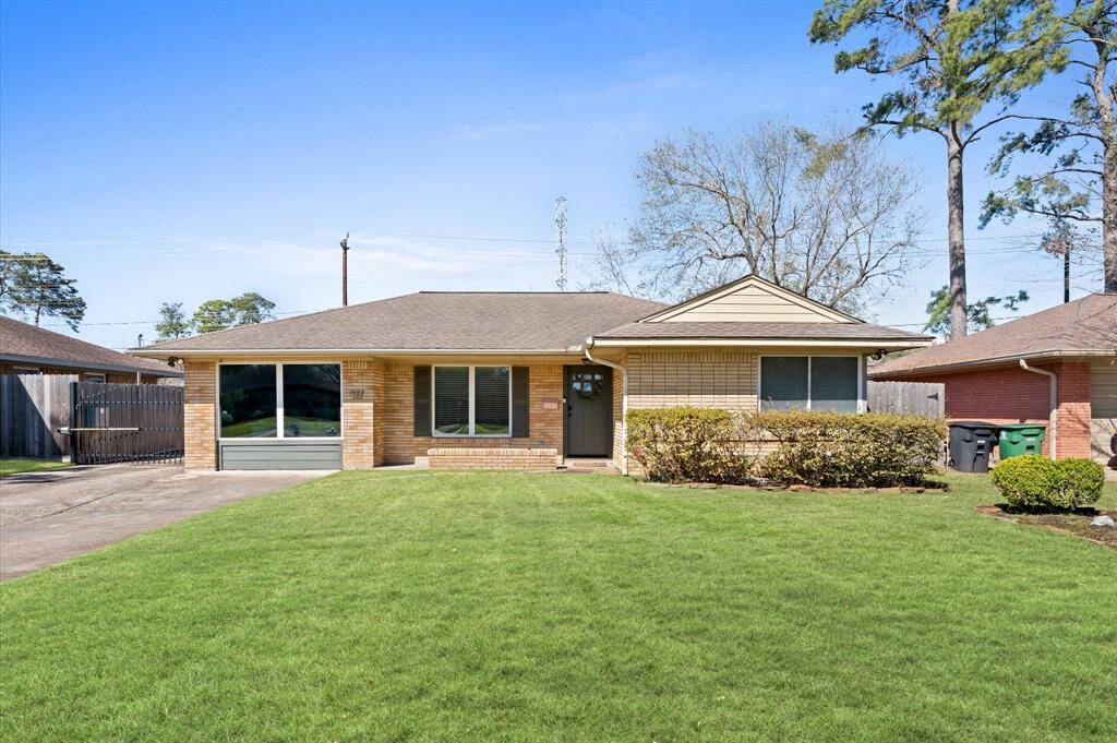 Welcome to 1022 W 31st St — an updated, energy-efficient 3 bed / 2 bath home in Shepherd Forest, a quiet pocket within coveted Oak Forest.