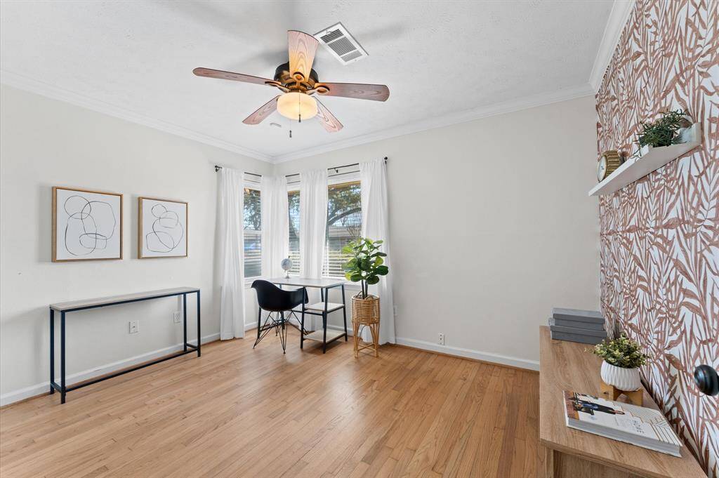Secondary bedroom
