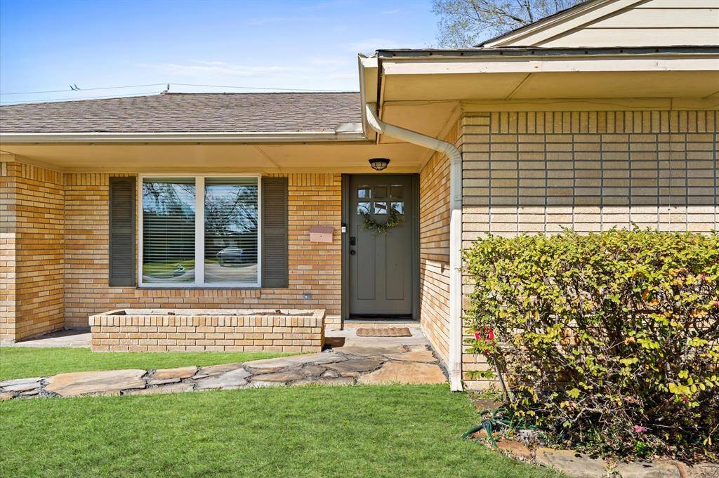 Welcome to 1022 W 31st St — an updated, energy-efficient 3 bed / 2 bath home in Shepherd Forest, a quiet pocket within coveted Oak Forest.