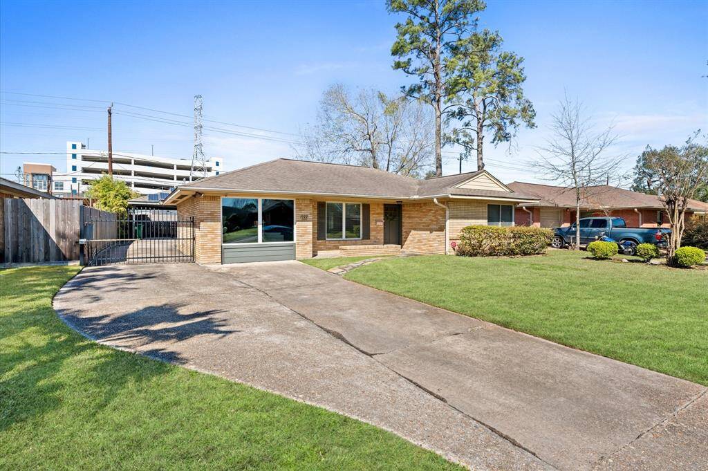 Welcome to 1022 W 31st St — an updated, energy-efficient 3 bed / 2 bath home in Shepherd Forest, a quiet pocket within coveted Oak Forest.