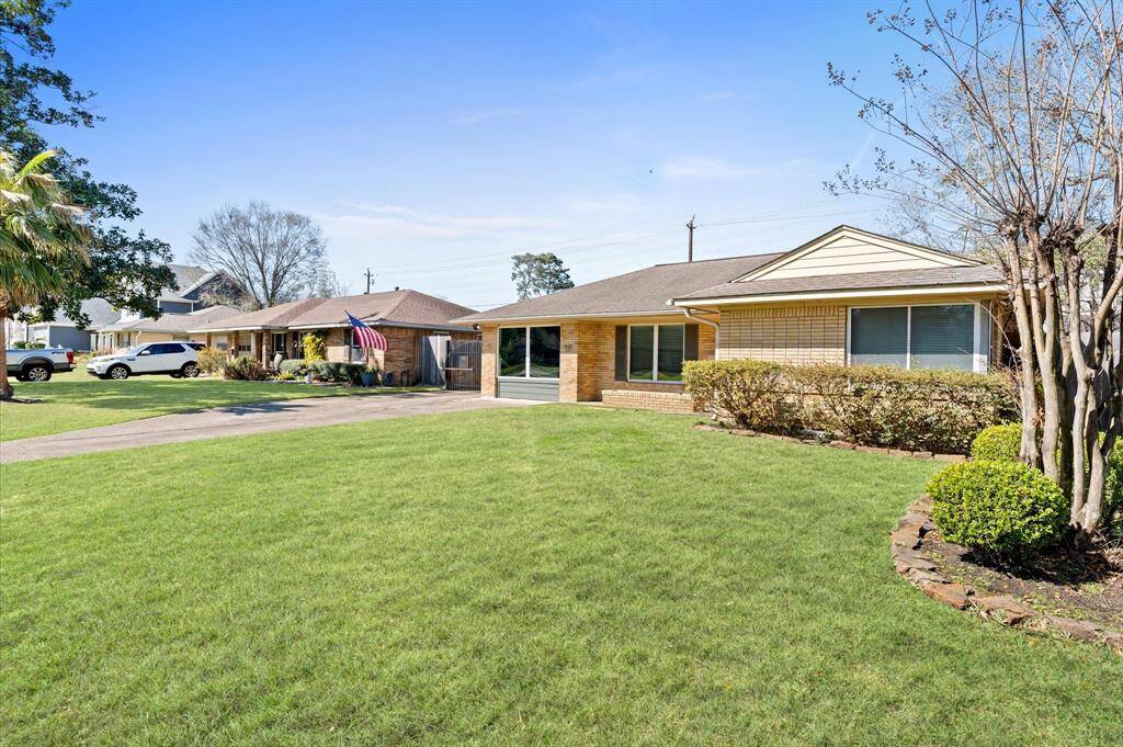 Welcome to 1022 W 31st St — an updated, energy-efficient 3 bed / 2 bath home in Shepherd Forest, a quiet pocket within coveted Oak Forest.