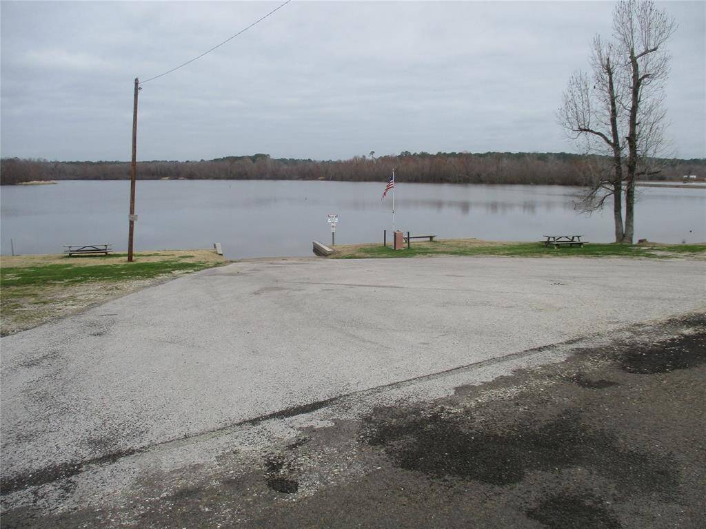Subdivision boat ramp 1/2 block from home is 1 of 3 in subdivision