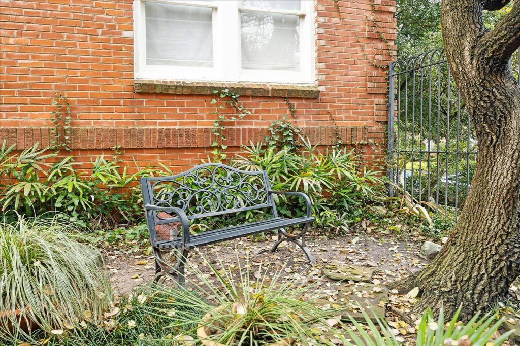 Relax on the bench in the courtyard with a cup of coffee or tea before you walk to the museum or through the neighborhood.